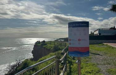 Ground floor apartment on the seafront with pool - Foto 53