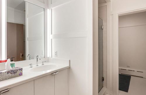 Group-Friendly Newbury Stunner Home Gym, Hot Tub! - Foto 26