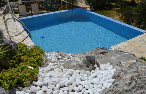 Stone House Marin - Photo 8