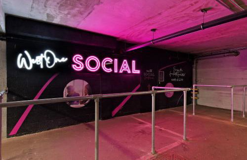 Deluxe City Centre Studio Apartment with Balcony & City Views - FREE WIFI NETFLIX, GYM ACCESS - WESTONE - Photo 24