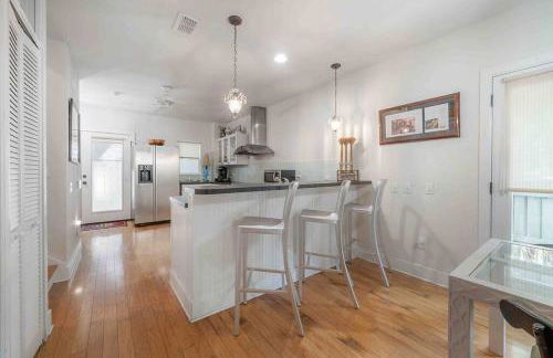 Nawlins vibe with rooftop verandah near Riverwalk and downtown - Foto 43