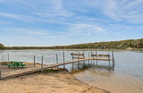 Charming Cottage Steps to Lake Wandawega! - Foto 3