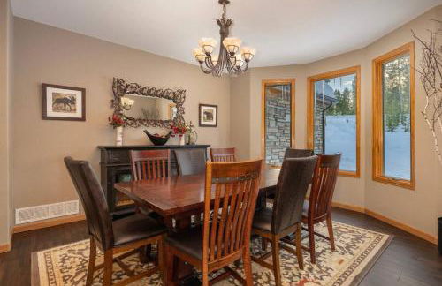 Stunning Mountain Retreat with View and Private Hot Tub - Foto 10