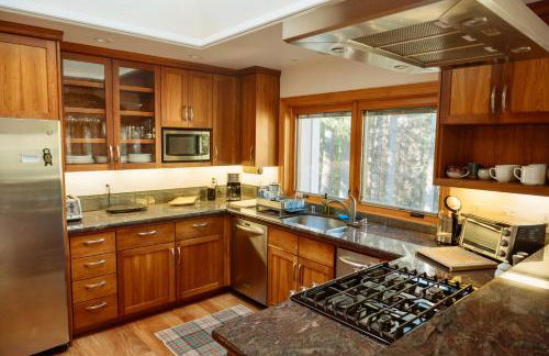 Lux, designer 8-acre retreat with private creek - Foto 50