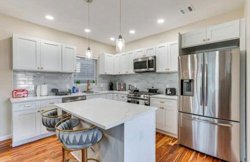 Townhouse - Urban Living with Rooftop Deck! - Foto 7