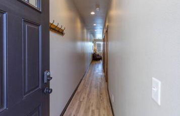 Wonderful Triplex Unit With Spectacular Lake View! - Foto 7