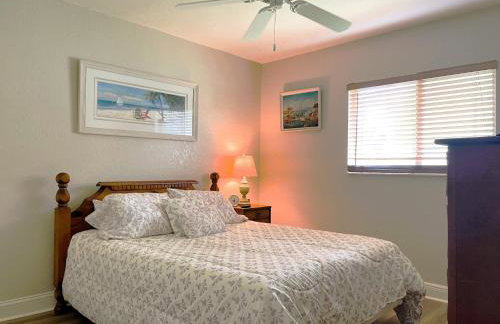 Relax with nature in our Waterfront 4 bedroom -HEATED POOL HOME-KING BED - Foto 49