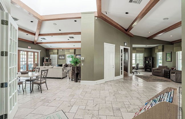 Asiago Vacation Rental at Lely Resort. Newly Furnished 2-Bedroom Condo with Stunning Lake & Golf Views. Spacious Retreat with Private Lanai, Resort Pool, Hot Tub and Gym Access - Foto 3