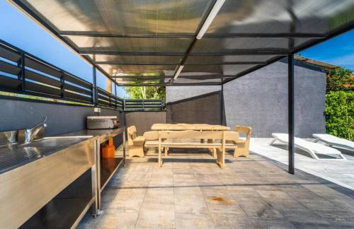 Villa Pavicini - with heated pool - Photo 29