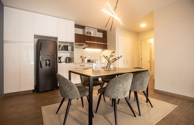 w Elegant 2BR in the Heart of Miraflores - Photo 3