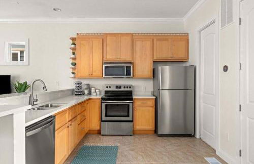 Modern Beach Haüs 4 min walk to beach w/ pool BBQ - Foto 2