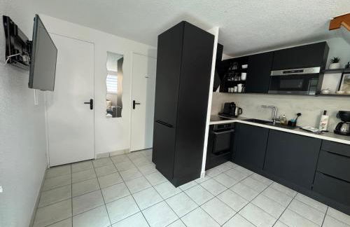 Perle Beach, Petite maison située en bord de plage, piscine. - Foto 16