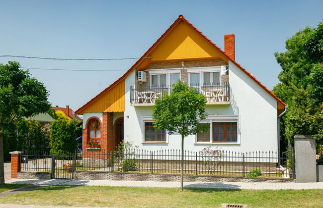3 bedroom Apartment in Balatonszárszó with swimming pool and garden - Photo 17