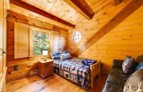 Fire Pit and Hot Tub Poconos Family Cabin! - Foto 29