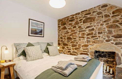 Ty Fin Cottage with Hot Tub - Photo 5