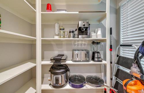 Hot Tub! Family Haven 3 Mi to Lake Ray Roberts - Foto 10