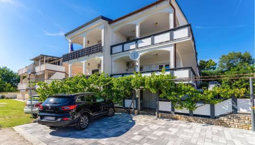 2 Bedroom Awesome Apartment In Rtina - Foto 1