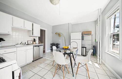 Well-Lit Bedroom near Transit and Charles River - Foto 17