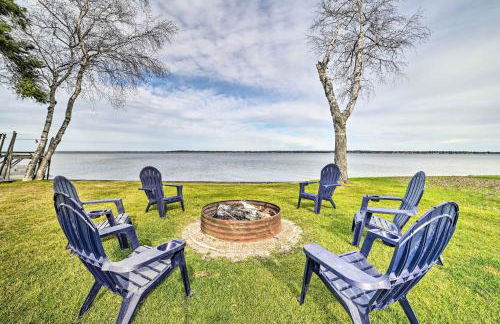 Houghton Lake Cottage with New Private Deck! - Photo 1