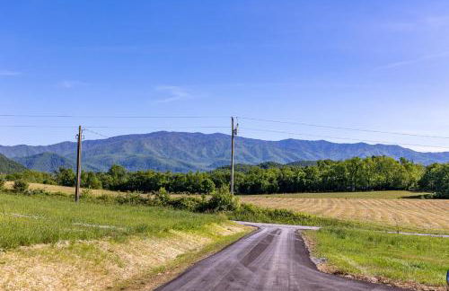 Happy Hideout, country livin with great mountain views, hot tub, arcades, fire pit, pets ok with fee - Foto 25