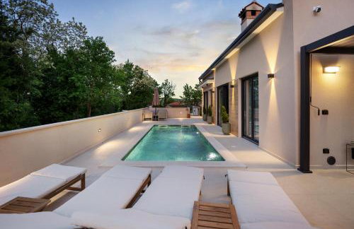 Charming Villa Harmonia with Heated pool and Indoor Jacuzzi surrounded by nature - Photo 12