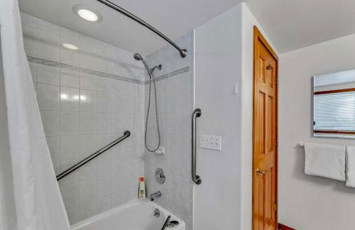 Handcrafted Tahoe Retreat Walk to Beach & Ski - Foto 18