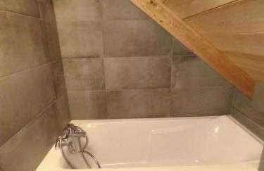 Au chalet de JO avec accès à l'espace piscine et jacuzzi - Foto 10