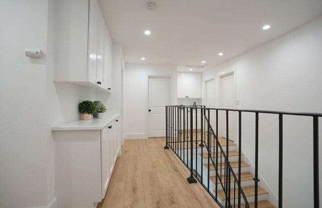 Coming Mid-April 2023! Beautifully upgraded two-story home with backyard oasis - Foto 58