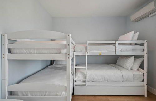 Brand-New Beach Retreat Hot Tub Sleeps 13 - Foto 29