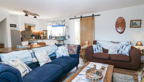 Periwinkle Cottage - Photo 4