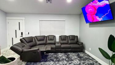 NEW PHX Pool Home With Deep End and Central Location - Foto 2