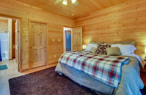 Hike, Fish and Relax Fireside! Forest Lakes Cabin - Foto 12