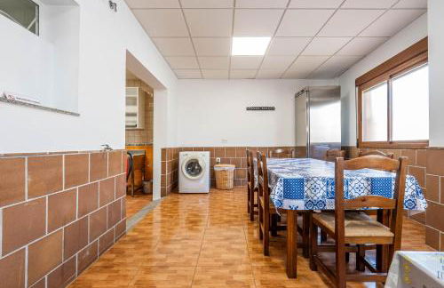 Amplia Casa Familiar con Calefacción, cerca de Sierra Nevada y Granada - Foto 38