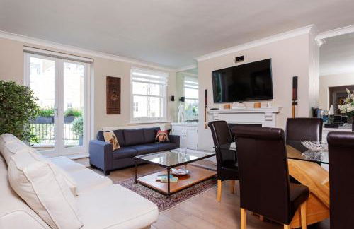 Veeve - Garden Square Serenity - Photo 2