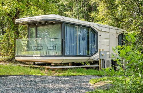Modern Airstream Glamping with Pond Views in Rural South Carolina - Photo 9