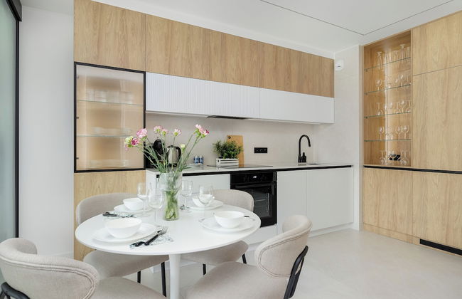 Beachside Apartment by Renters - Photo 8