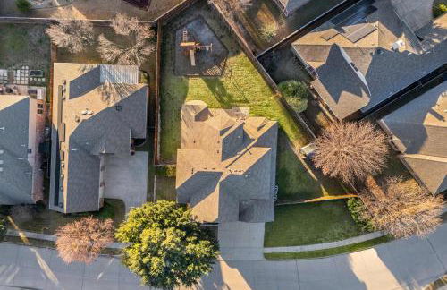 Spacious 4BR 3BA with Yard Mins to LakeLewisville - Foto 42