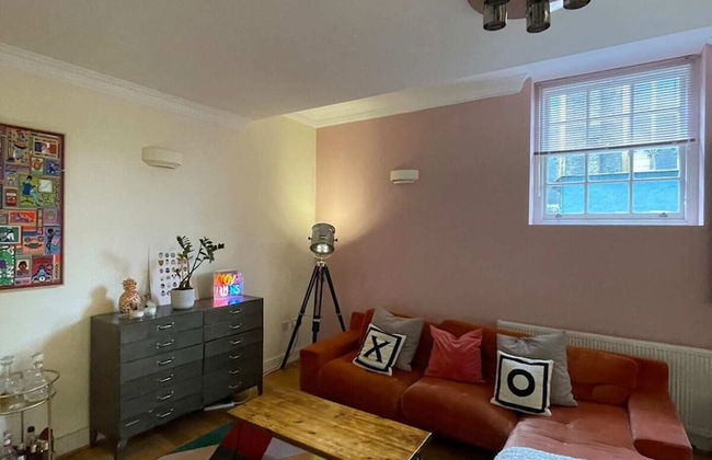 Chic Victorian Flat in Private Estate - Mile End! - Foto 9