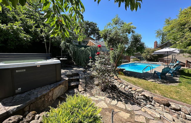 Medford Home and 2 Condos With Pool and Hot tub - Photo 57