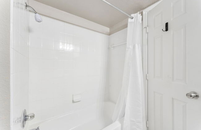 Spacious 2BR King Suite w Gym Pool Close to DT - Foto 12