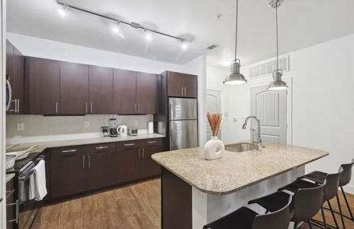 Chic and Stylish 2B near Legacy West Wi-Fi Fitness Pool 2260 - Foto 19