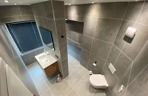 Wunderschöne 2,5 - Zimmer- Ferienwohnung mit Terrasse und Fernblick im Vordertaunus - Foto 14