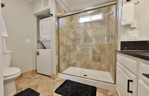 Modern Upstairs Loft - Newly Renovated! - Foto 19