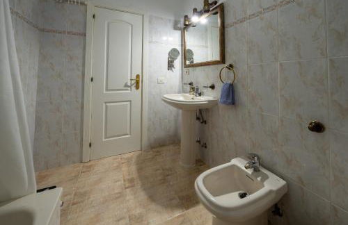 3BR Chalet Valley Moon-Seaviews, Terrace & Parking - Foto 28