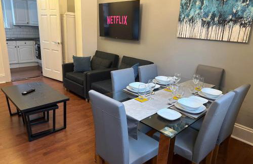 Hyde Brewery House - 2 bedroom house with parking - Foto 5