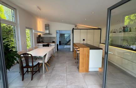 Exklusives Architektenhaus, Pool und Privateinfahrt - Foto 9