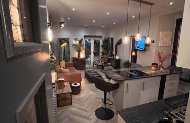 The Connaught Suite - Inc Private Hot Tub - Photo 13