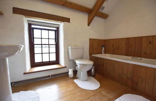 Panteurig Farmhouse - Photo 15