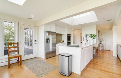 Elegant Gloucester Beach Getaway with Ocean Views! - Foto 6