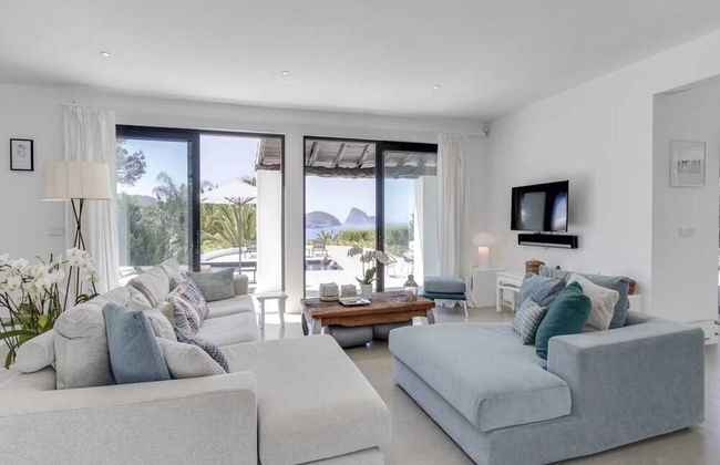 Ibizian Villa With Sea-views - Photo 13